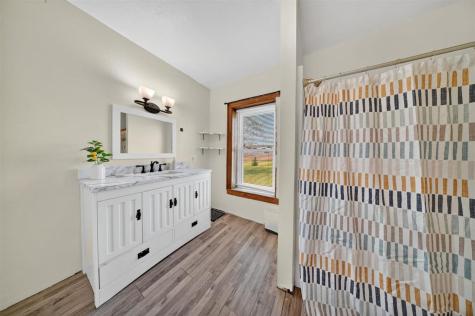 1463 Birkett Avenue West Liberty IA 52776