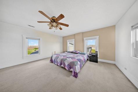 1463 Birkett Avenue West Liberty IA 52776