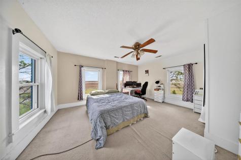 1463 Birkett Avenue West Liberty IA 52776