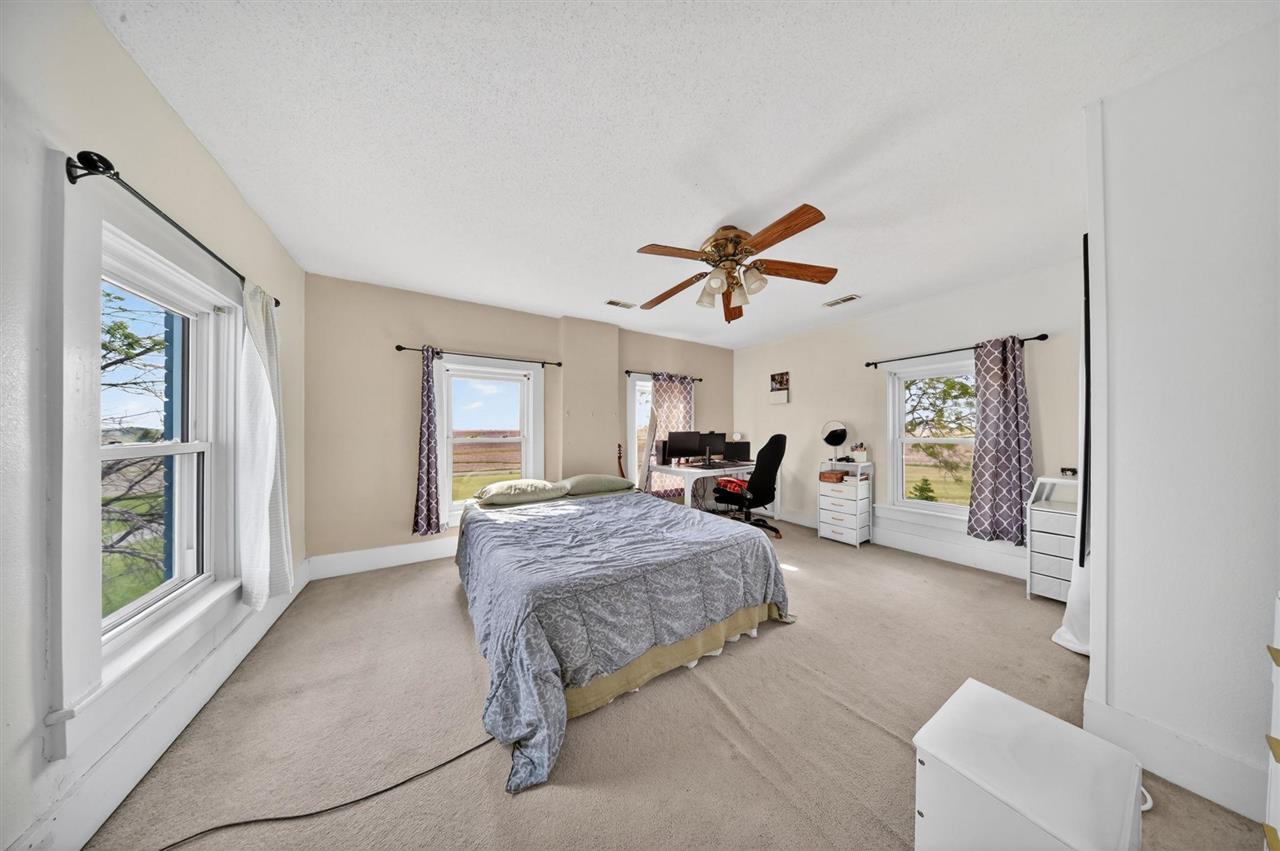 1463 Birkett Avenue West Liberty IA 52776