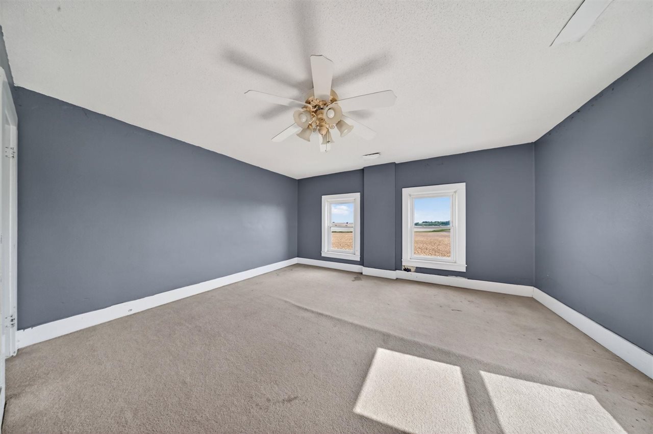1463 Birkett Avenue West Liberty IA 52776