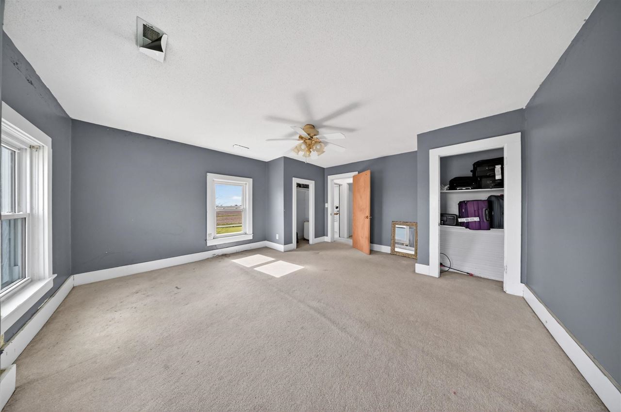 1463 Birkett Avenue West Liberty IA 52776
