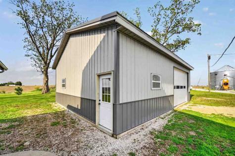 1463 Birkett Avenue West Liberty IA 52776