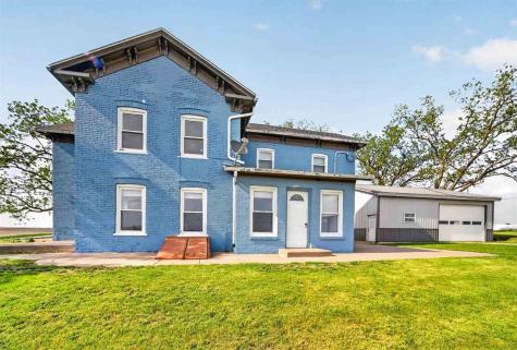 1463 Birkett Avenue West Liberty IA 52776