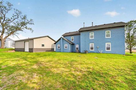 1463 Birkett Avenue West Liberty IA 52776