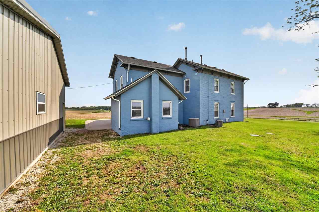 1463 Birkett Avenue West Liberty IA 52776