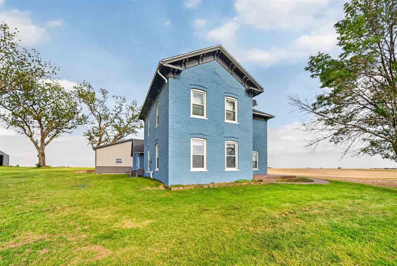 1463 Birkett Avenue West Liberty IA 52776