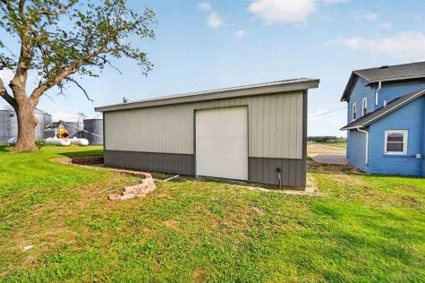 1463 Birkett Avenue West Liberty IA 52776