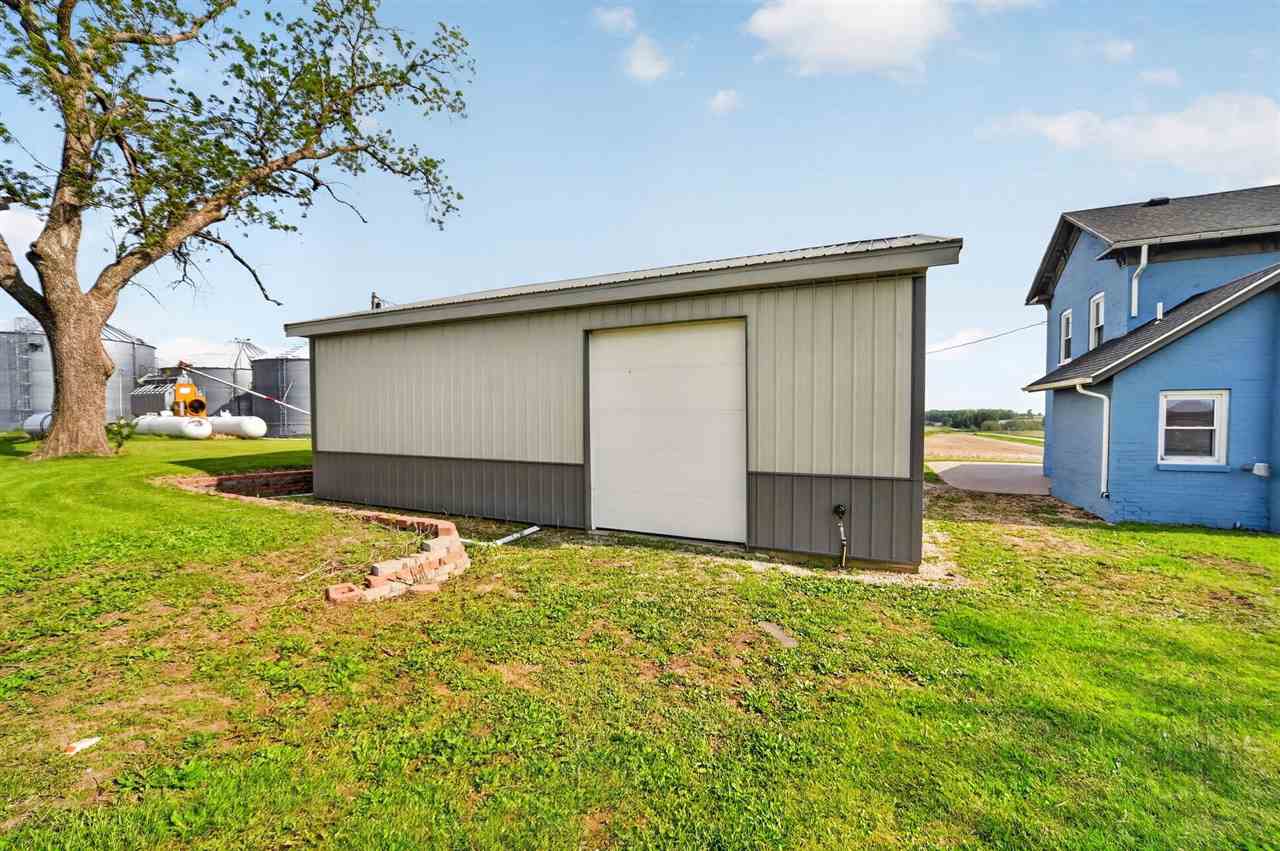 1463 Birkett Avenue West Liberty IA 52776