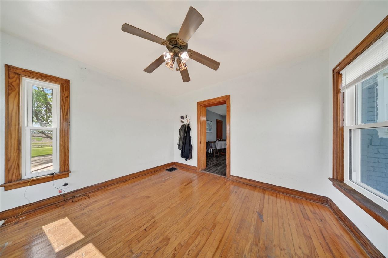 1463 Birkett Avenue West Liberty IA 52776
