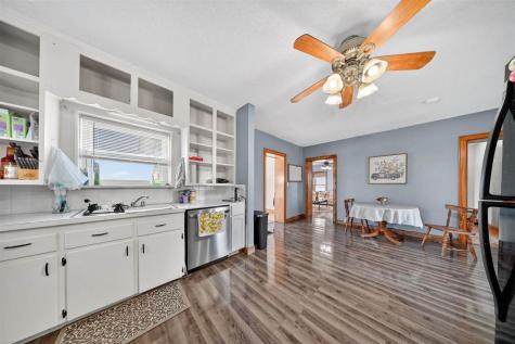 1463 Birkett Avenue West Liberty IA 52776