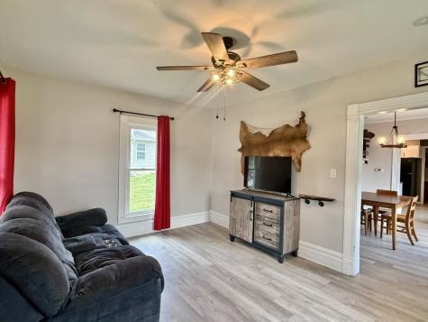 203 E Walnut Street Williamsburg IA 52361