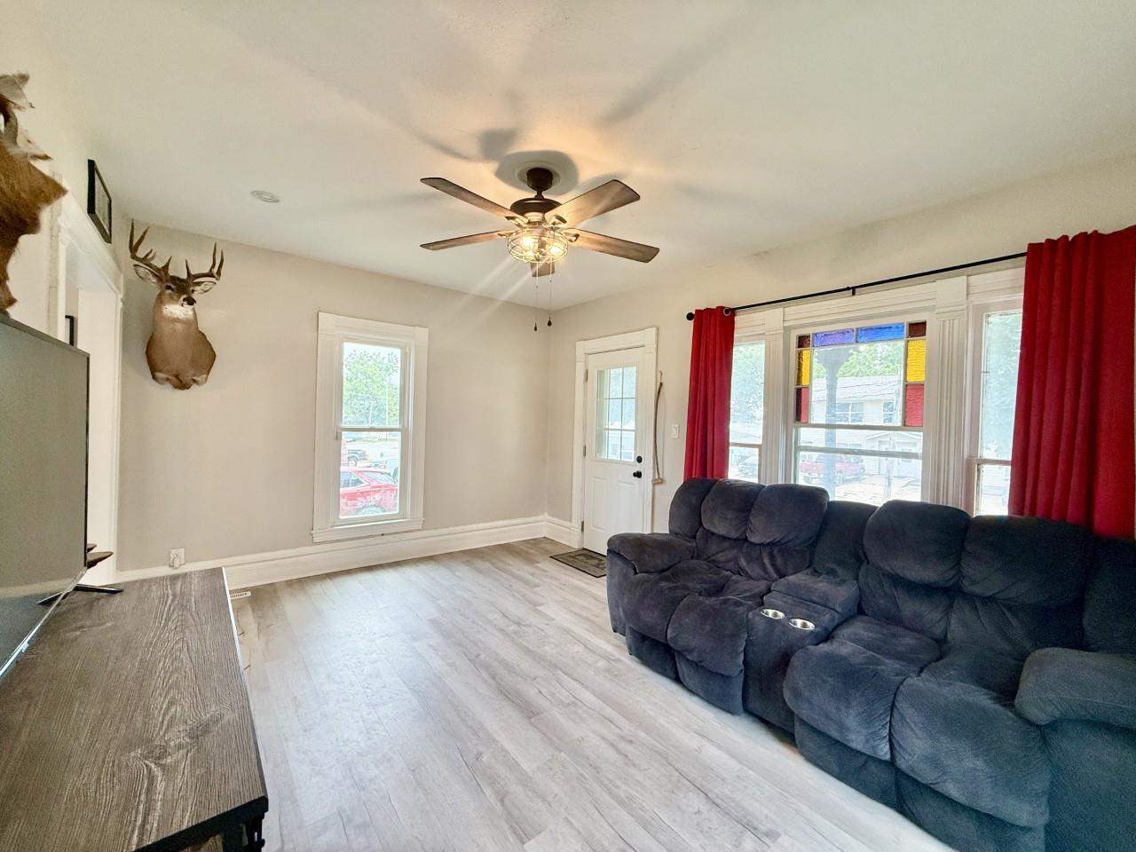 203 E Walnut Street Williamsburg IA 52361
