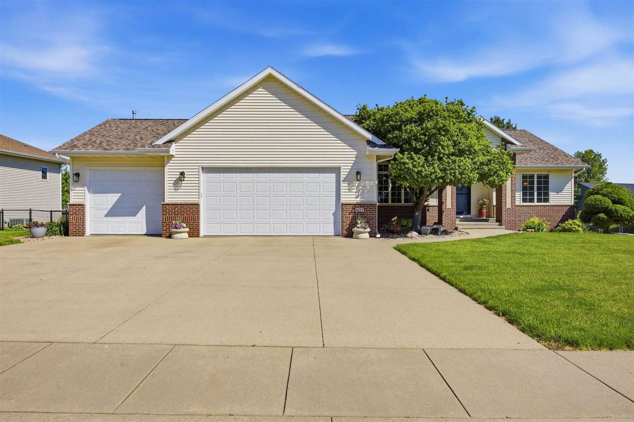 407 Wildflower Drive Fairfax IA 52228