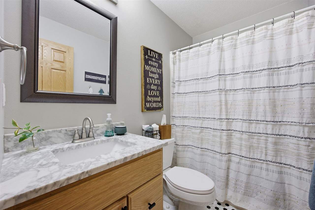 407 Wildflower Drive Fairfax IA 52228