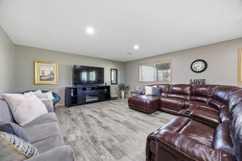 407 Wildflower Drive Fairfax IA 52228