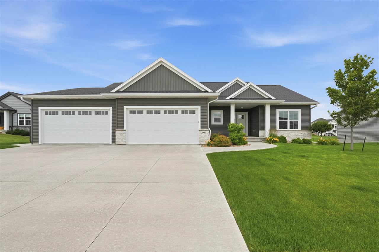 3008 Prairielight Court Hiawatha IA 52233