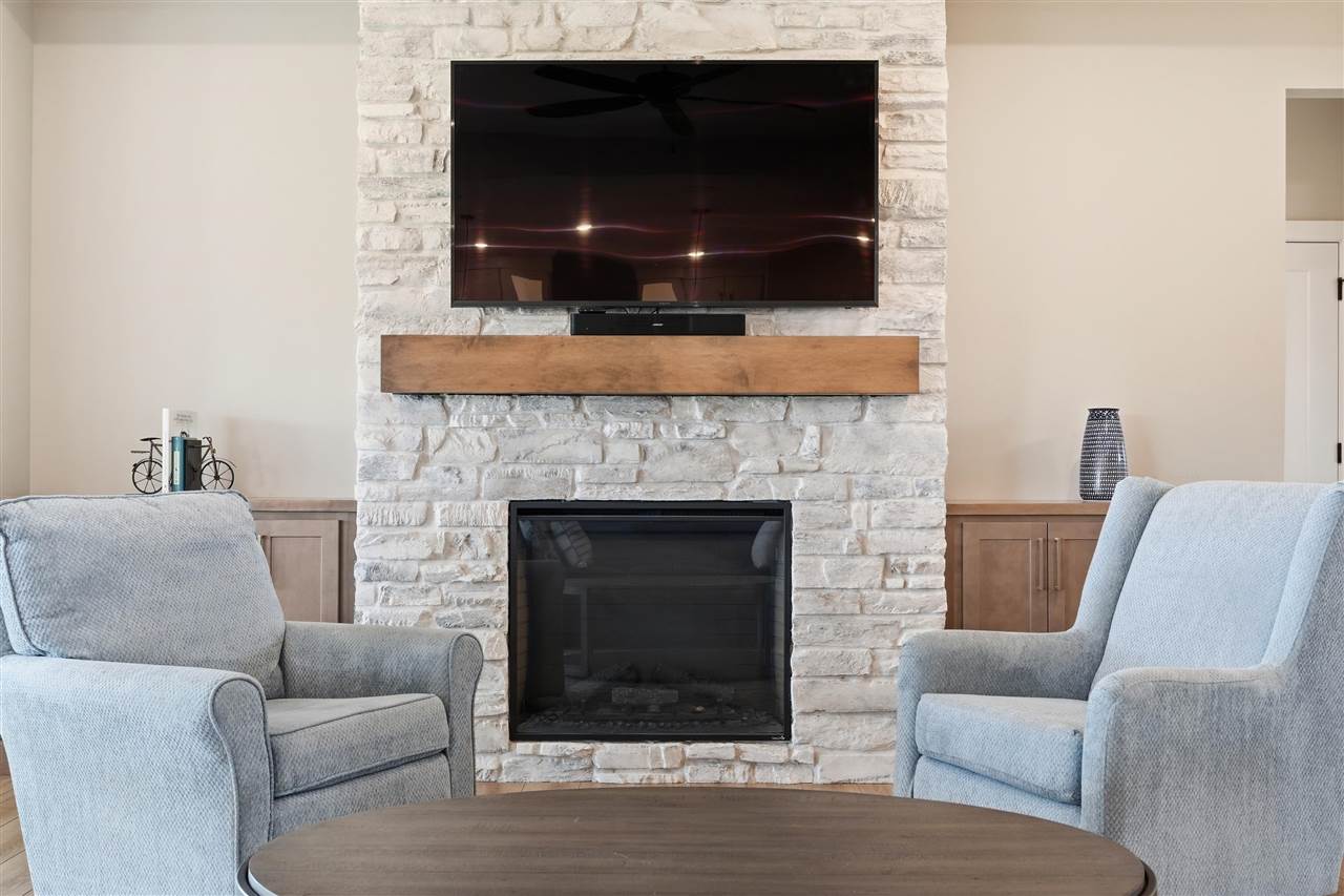 3008 Prairielight Court Hiawatha IA 52233