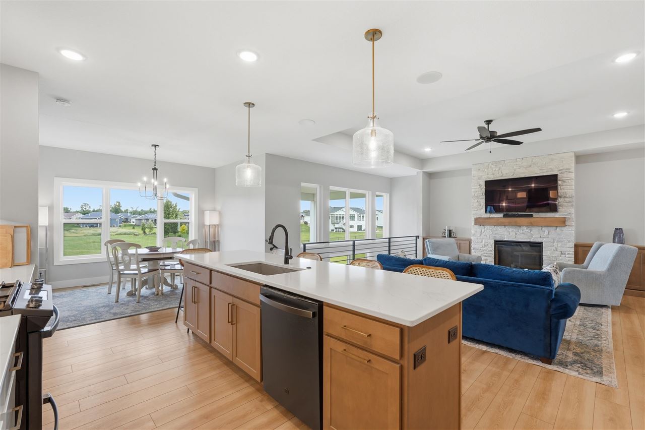 3008 Prairielight Court Hiawatha IA 52233