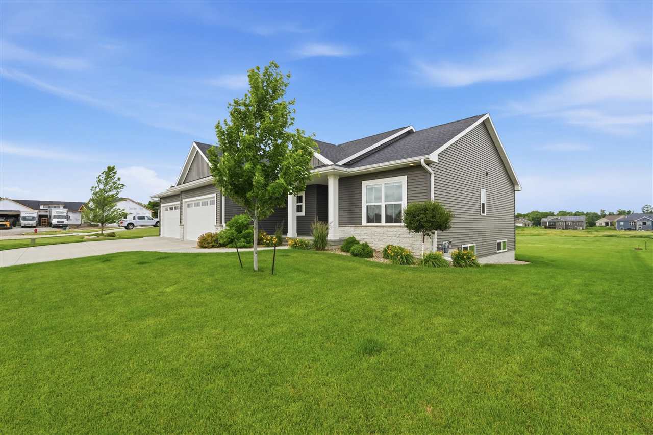 3008 Prairielight Court Hiawatha IA 52233