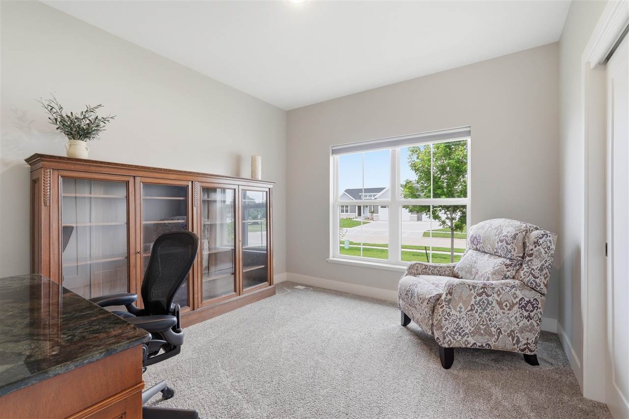 3008 Prairielight Court Hiawatha IA 52233
