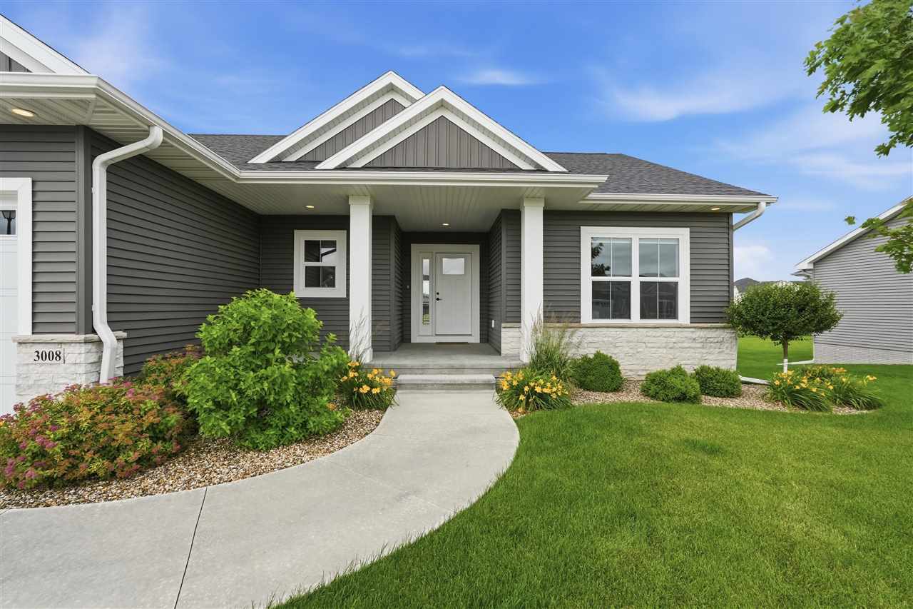 3008 Prairielight Court Hiawatha IA 52233