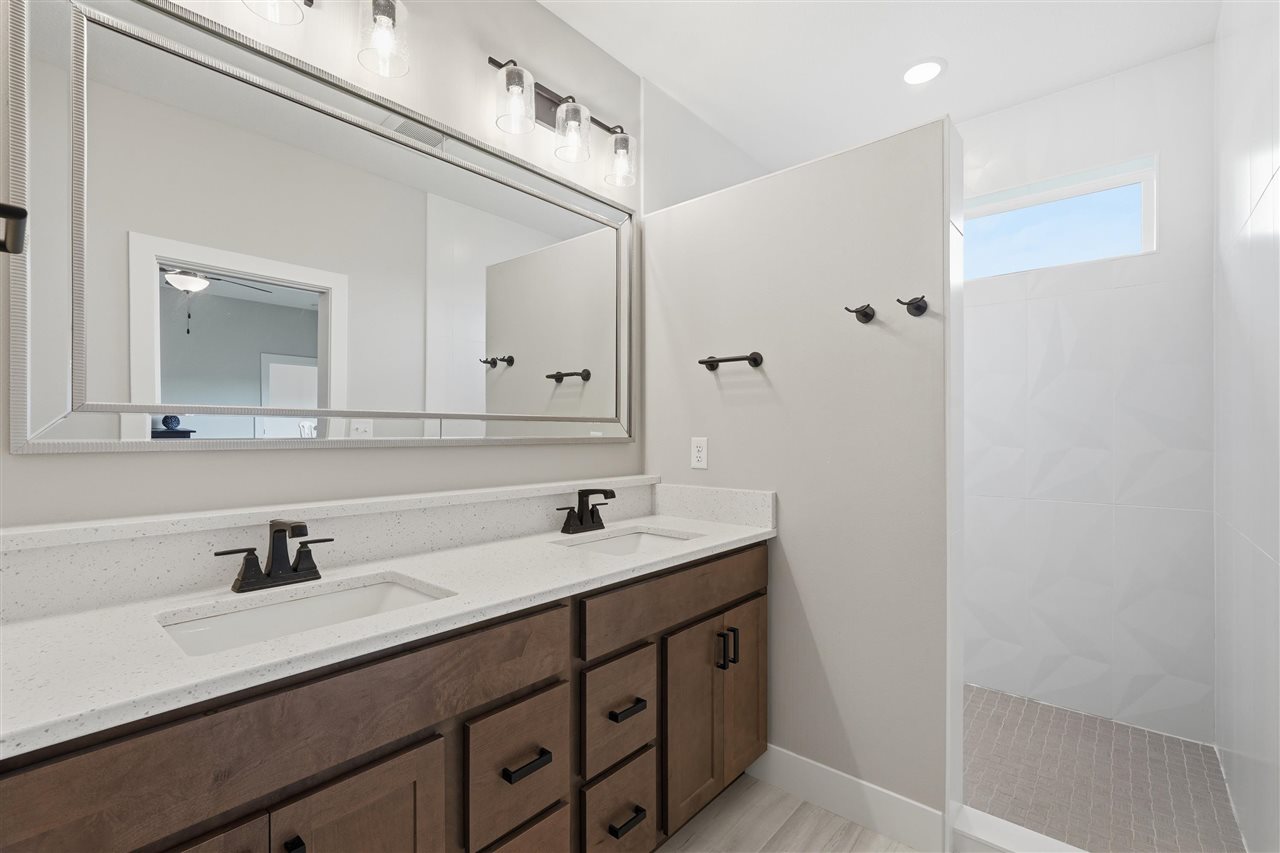 3008 Prairielight Court Hiawatha IA 52233