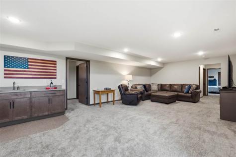 3008 Prairielight Court Hiawatha IA 52233
