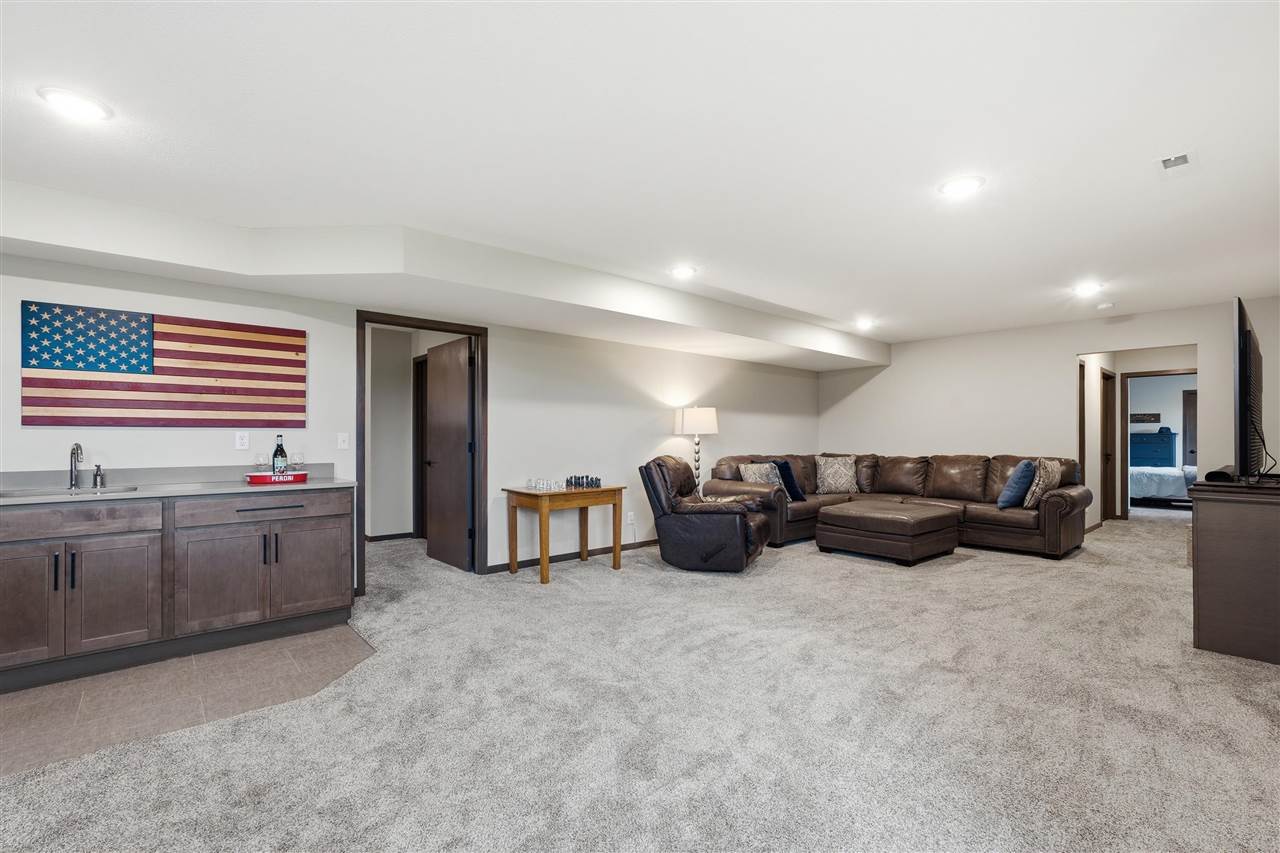 3008 Prairielight Court Hiawatha IA 52233