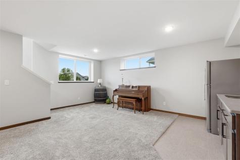 3008 Prairielight Court Hiawatha IA 52233