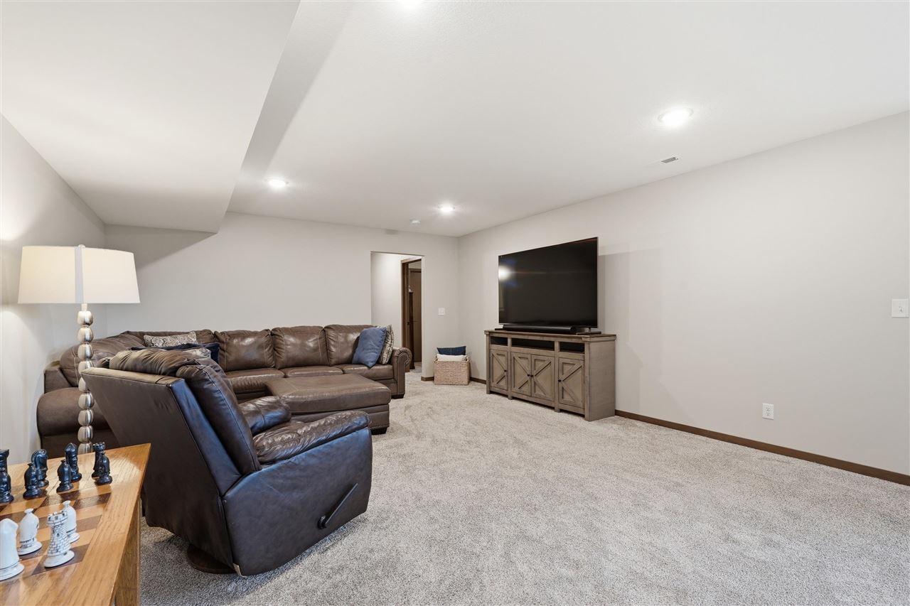3008 Prairielight Court Hiawatha IA 52233
