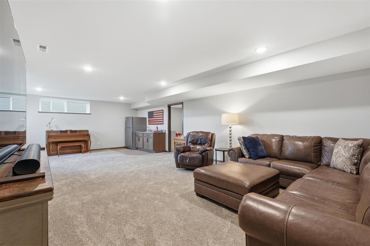3008 Prairielight Court Hiawatha IA 52233