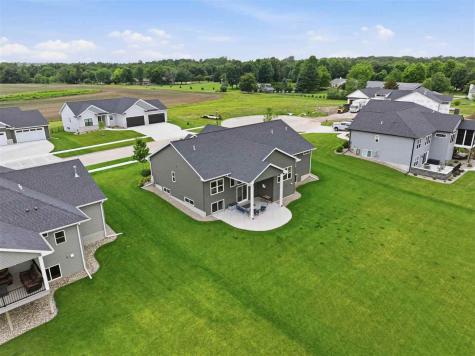 3008 Prairielight Court Hiawatha IA 52233