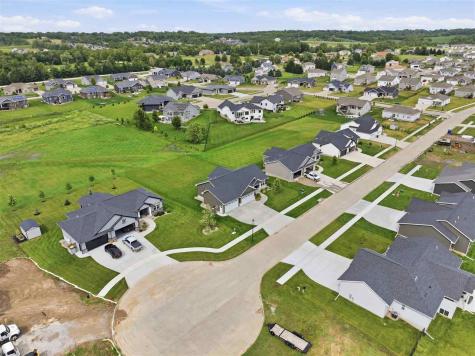 3008 Prairielight Court Hiawatha IA 52233