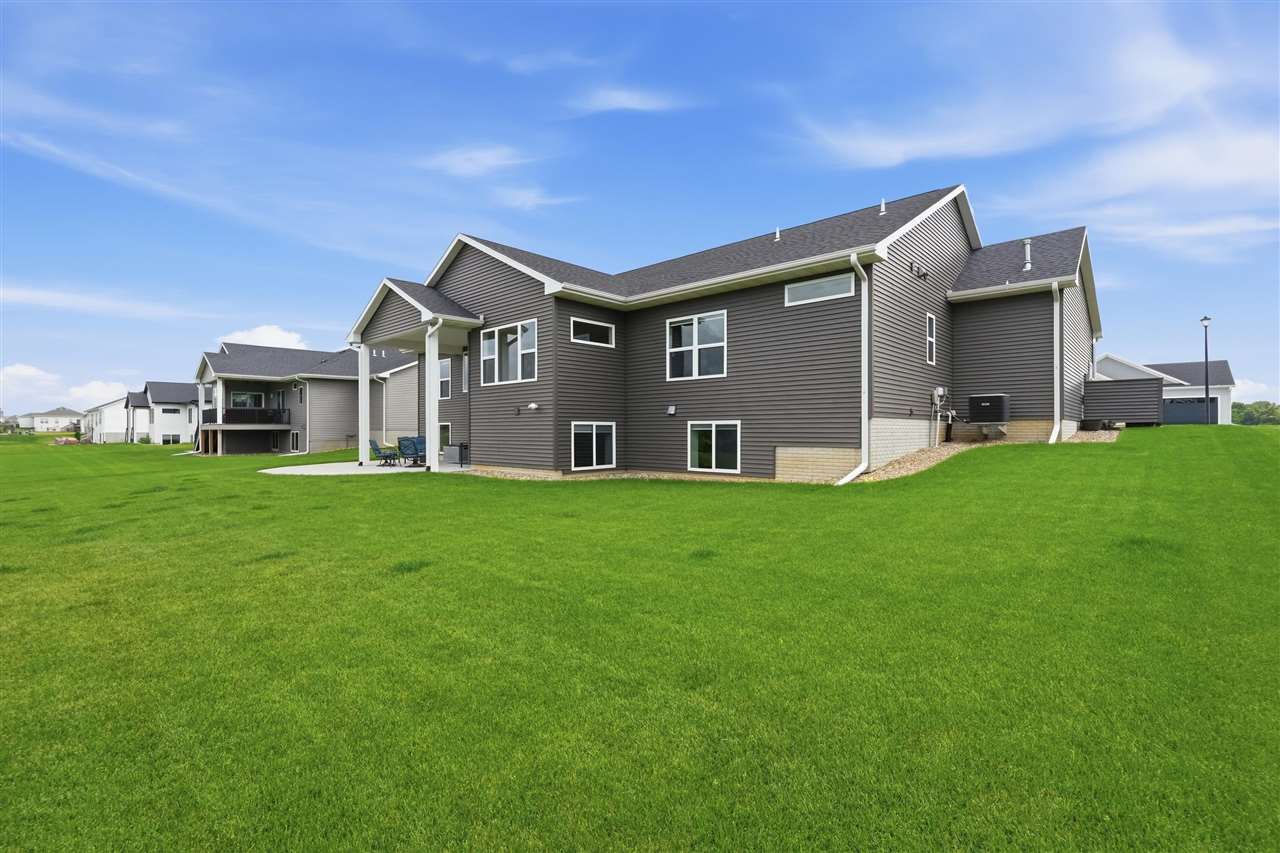 3008 Prairielight Court Hiawatha IA 52233
