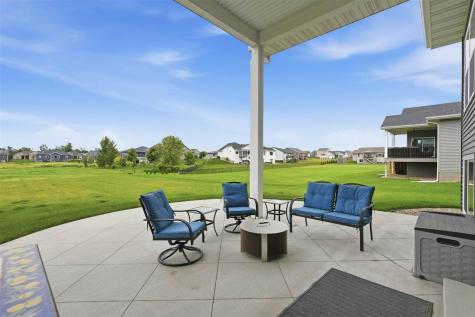 3008 Prairielight Court Hiawatha IA 52233