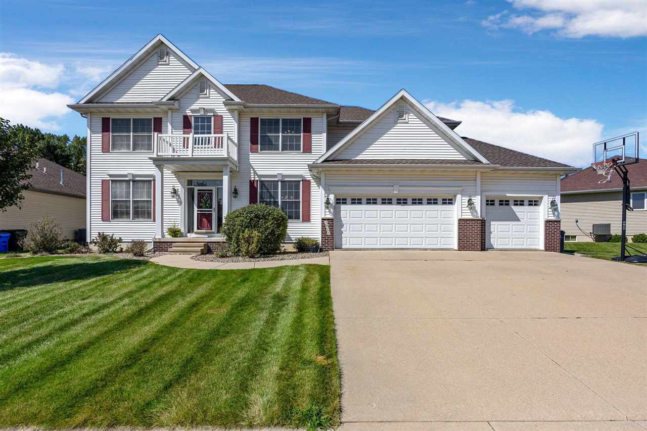 Cedar Rapids IA, 3915 Oak Ridge Drive SE