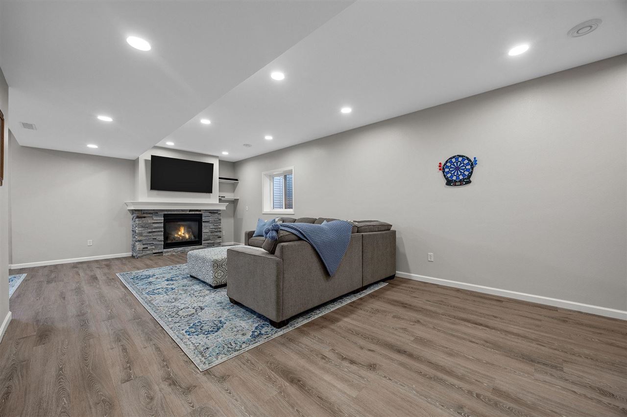 3915 Oak Ridge Drive SE Cedar Rapids IA 52403