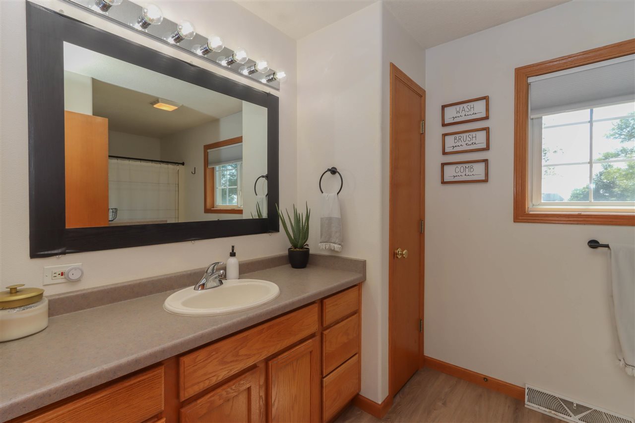 2186 Waters Way Washington IA 52353-3125