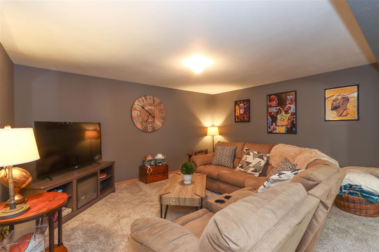2186 Waters Way Washington IA 52353-3125