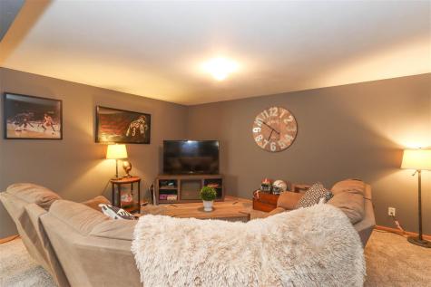 2186 Waters Way Washington IA 52353-3125