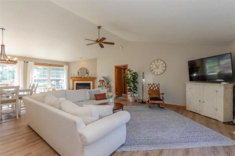 2186 Waters Way Washington IA 52353-3125