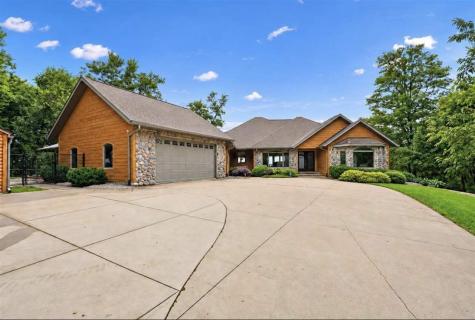 513 Acre Street Guttenberg IA 52052