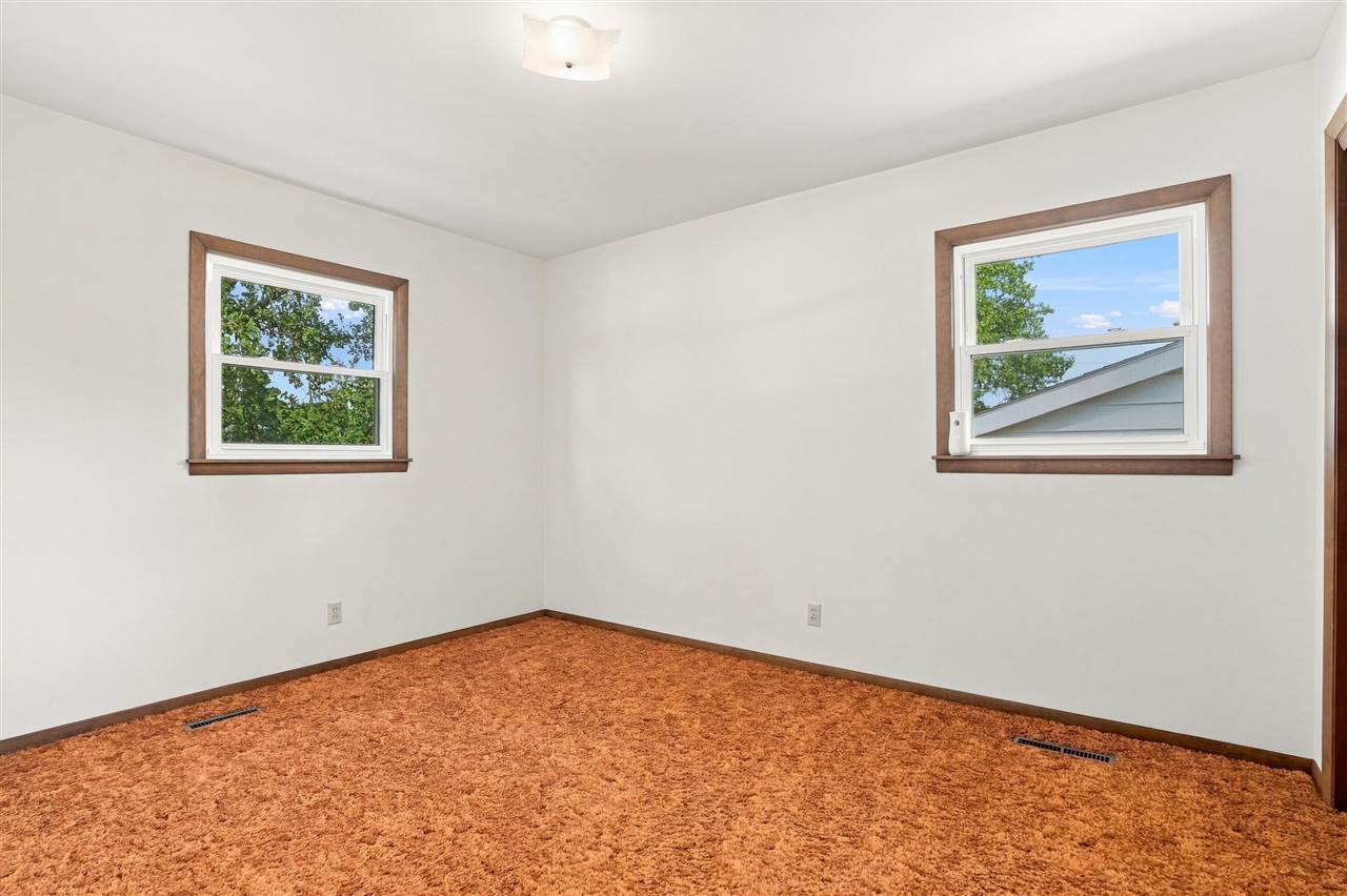 608 S 12th Avenue Washington IA 52353