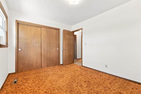 608 S 12th Avenue Washington IA 52353