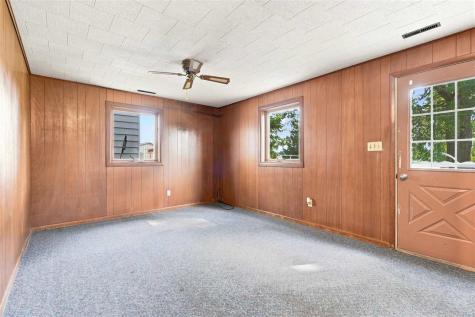 608 S 12th Avenue Washington IA 52353