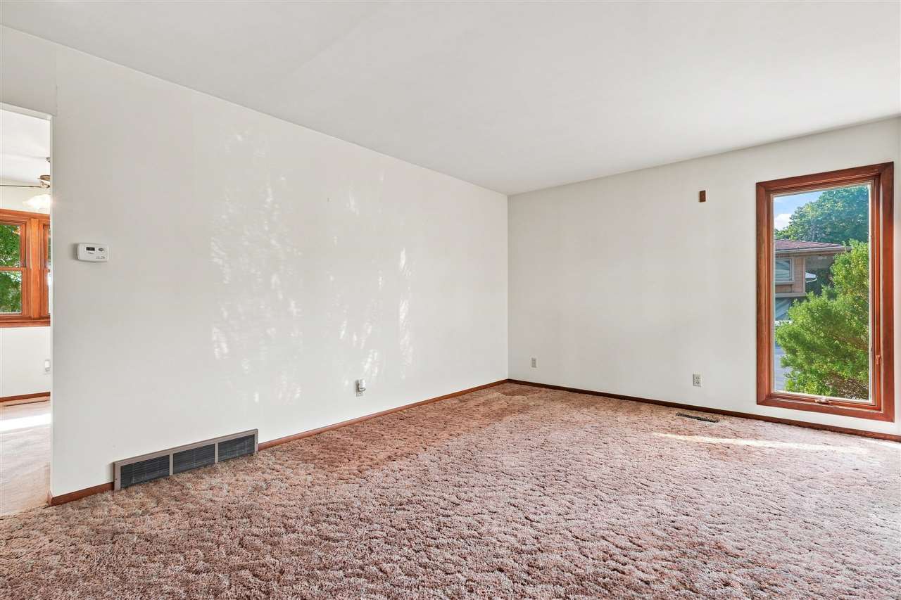 608 S 12th Avenue Washington IA 52353
