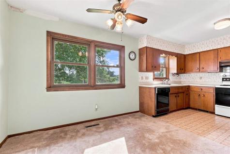 608 S 12th Avenue Washington IA 52353
