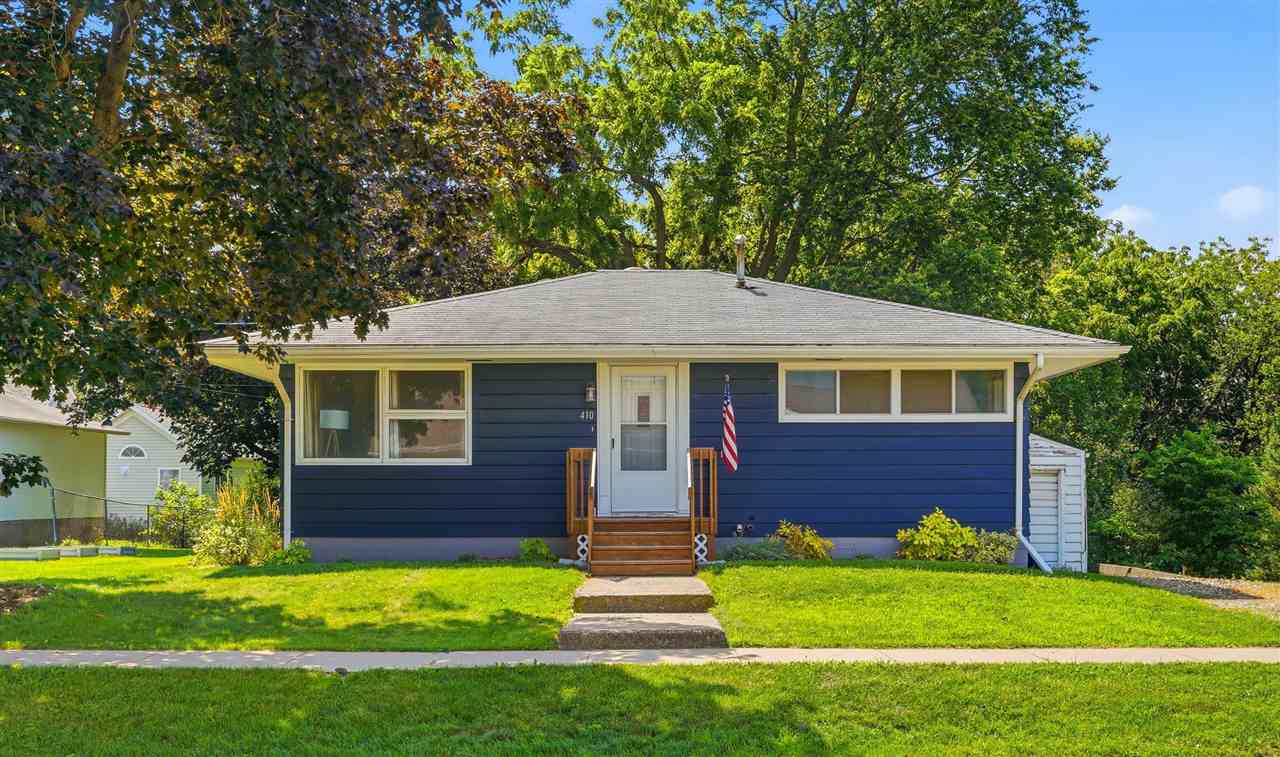 410 N Elm Street Riverside IA 52327