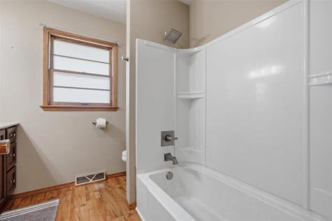 410 N Elm Street Riverside IA 52327